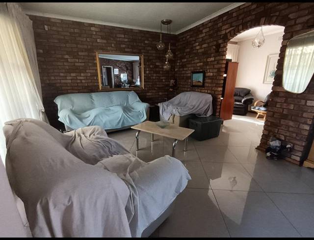 4 BEDROOM HOUSE FOR SALE IN PRIMROSE EAST